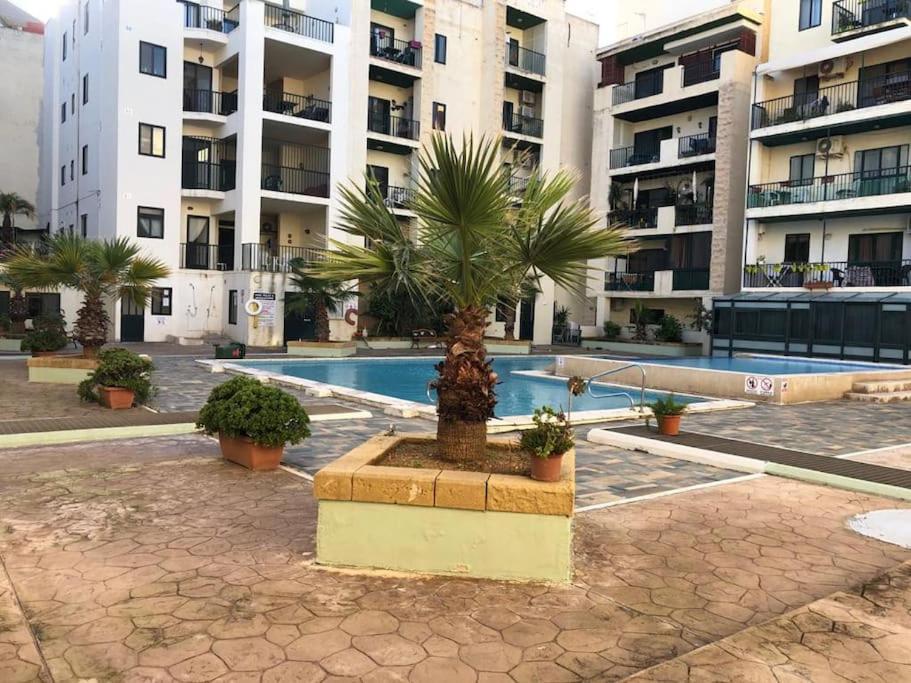 Top Floor Apt With Common Pool Close To All Amenities 세인트폴스베이 외부 사진