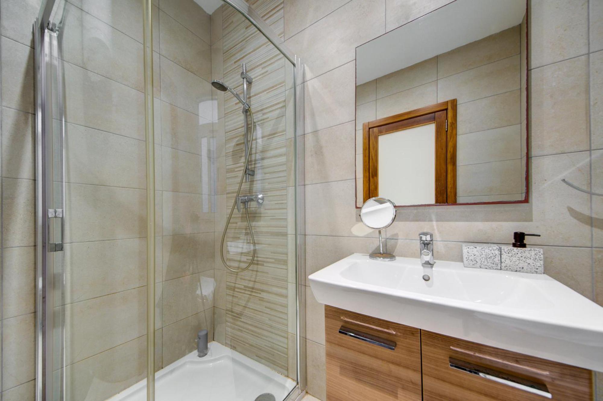 Top Floor Apt With Common Pool Close To All Amenities 세인트폴스베이 외부 사진