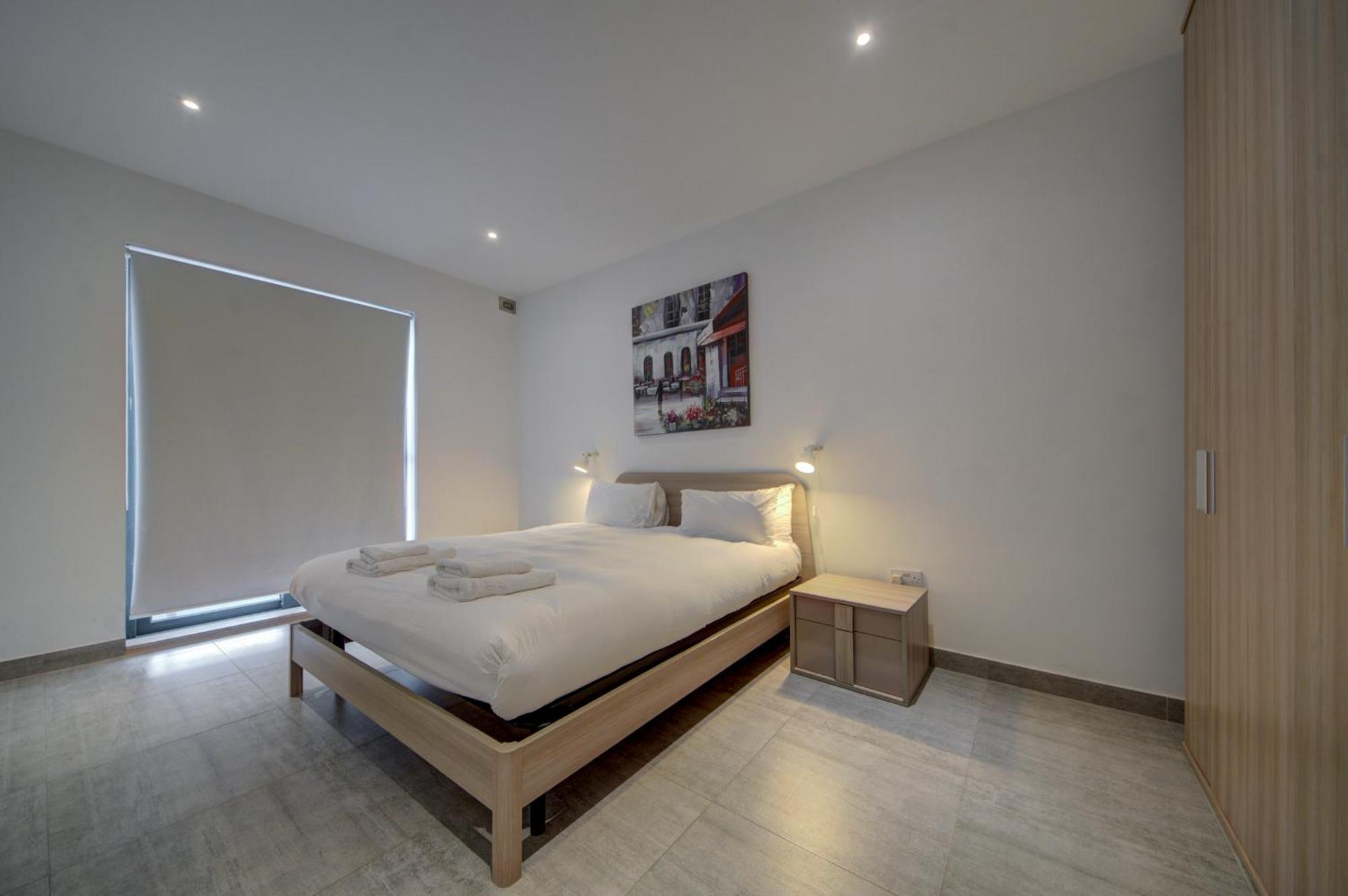 Top Floor Apt With Common Pool Close To All Amenities 세인트폴스베이 외부 사진