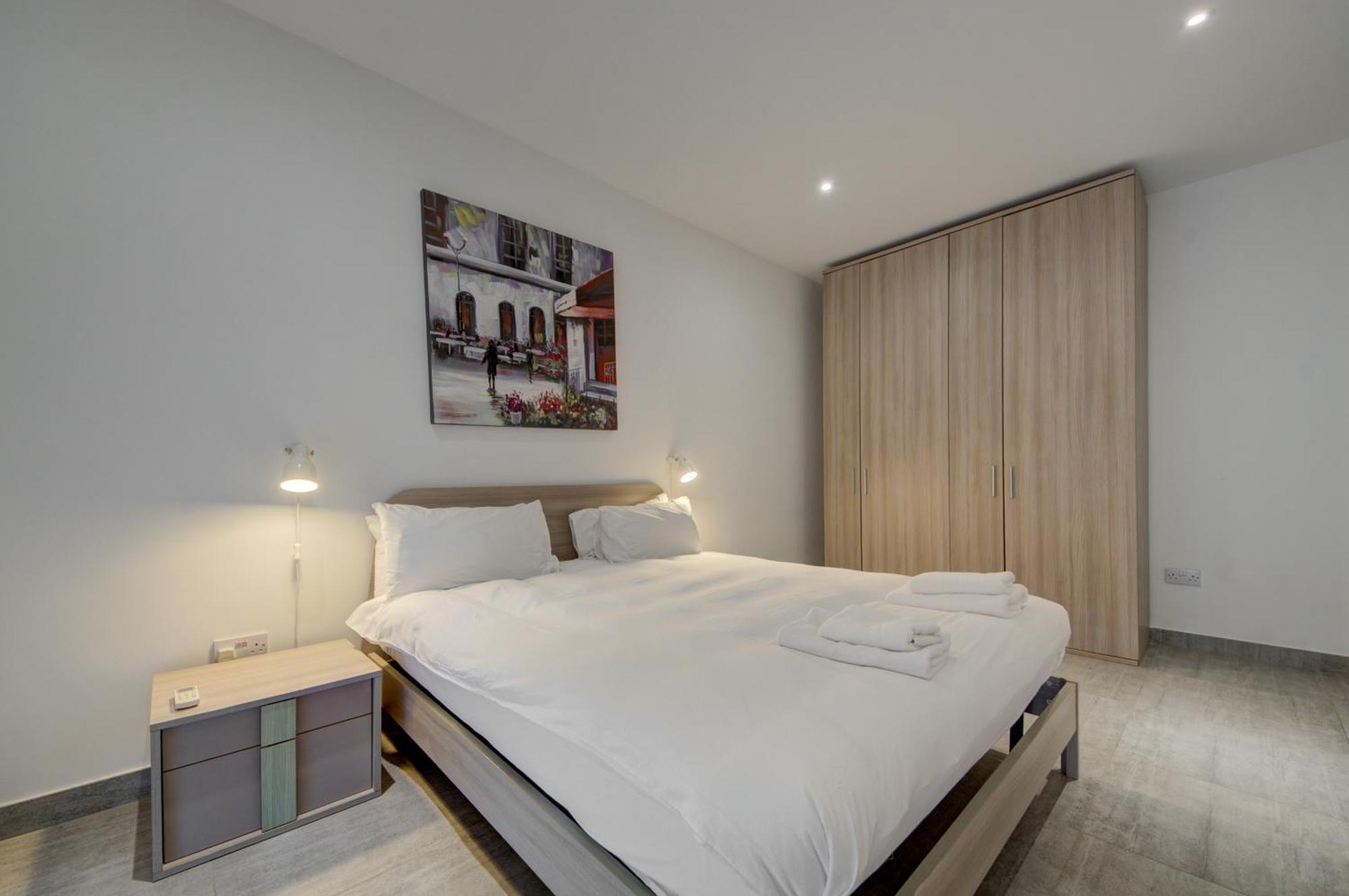 Top Floor Apt With Common Pool Close To All Amenities 세인트폴스베이 외부 사진