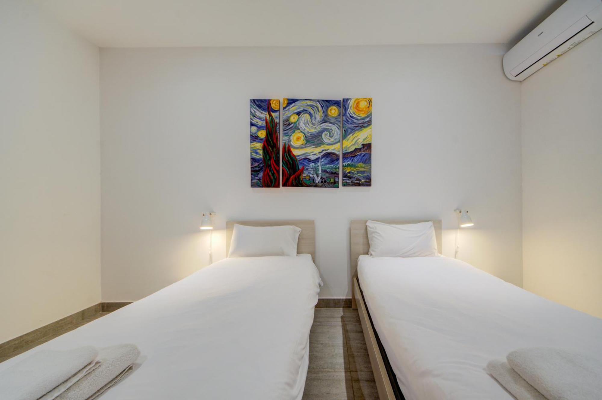Top Floor Apt With Common Pool Close To All Amenities 세인트폴스베이 외부 사진